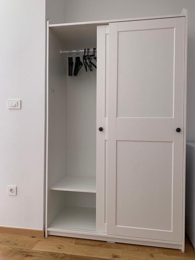 Lovely Studio Appartment With Patio Near The Sea โคเปร์ ภายนอก รูปภาพ