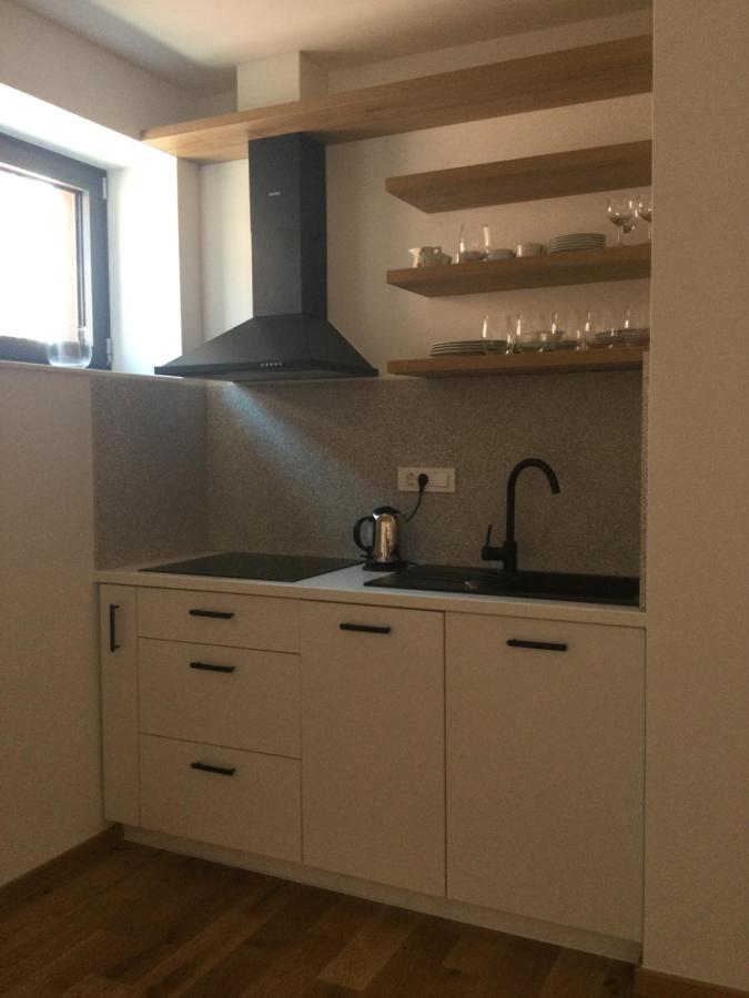 Lovely Studio Appartment With Patio Near The Sea โคเปร์ ภายนอก รูปภาพ