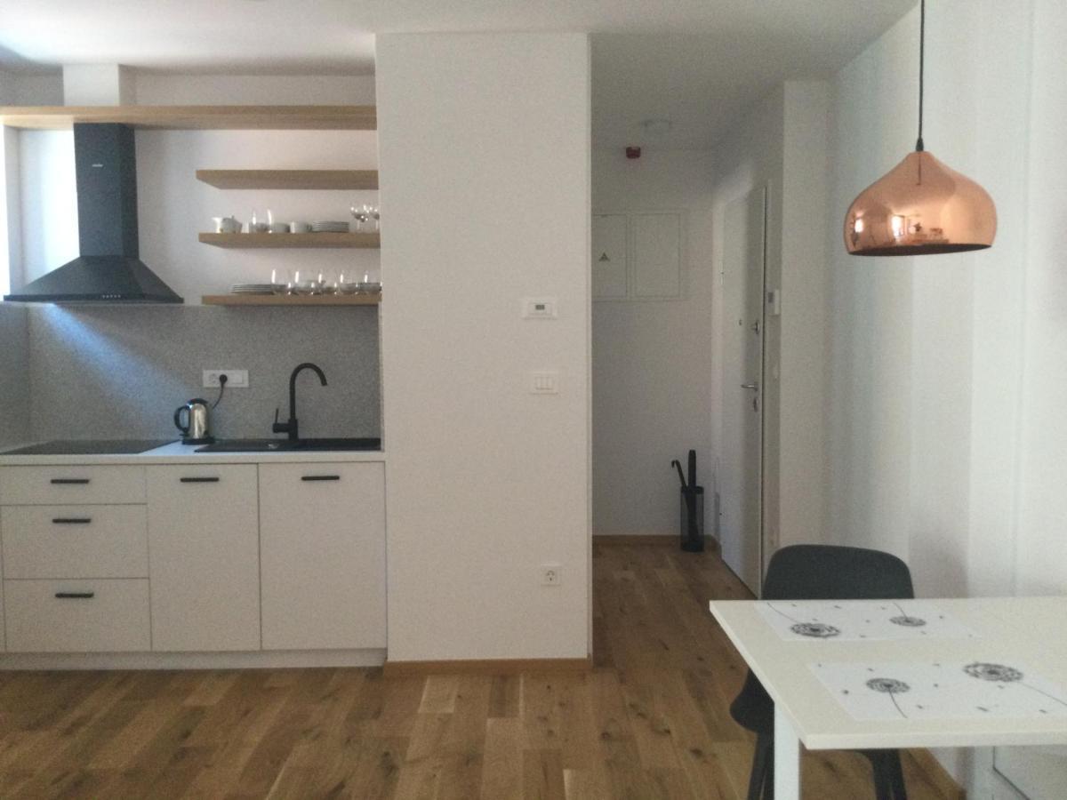 Lovely Studio Appartment With Patio Near The Sea โคเปร์ ภายนอก รูปภาพ
