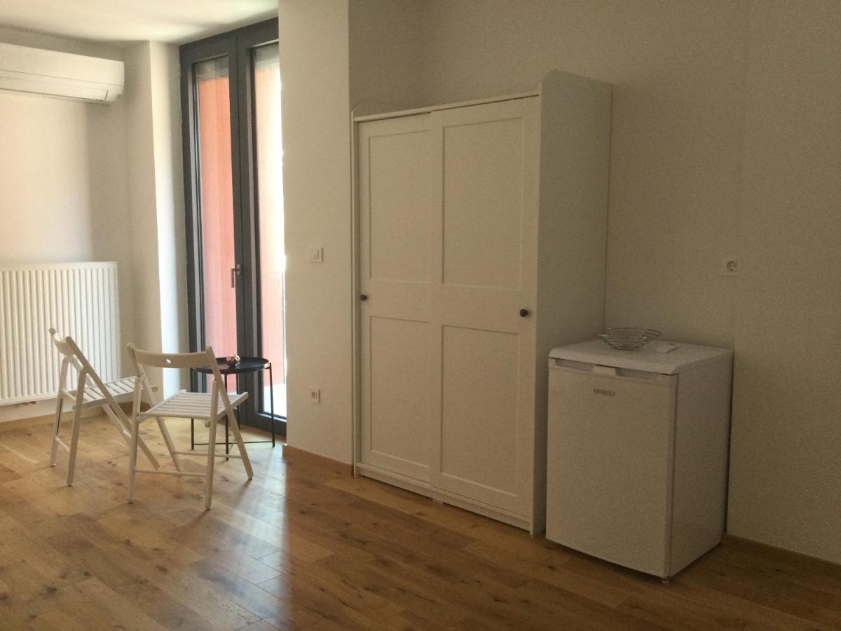 Lovely Studio Appartment With Patio Near The Sea โคเปร์ ภายนอก รูปภาพ