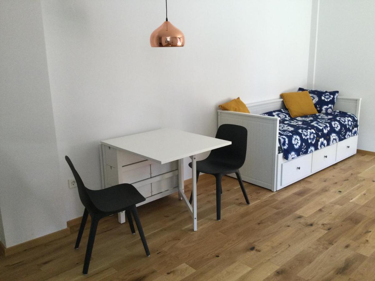 Lovely Studio Appartment With Patio Near The Sea โคเปร์ ภายนอก รูปภาพ
